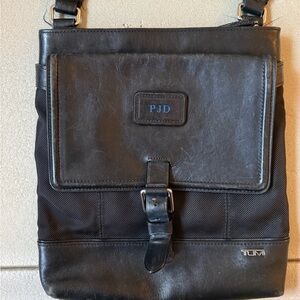Tumi Black Leather and Nylon Crossbody Messenger Many Pockets 29113D
